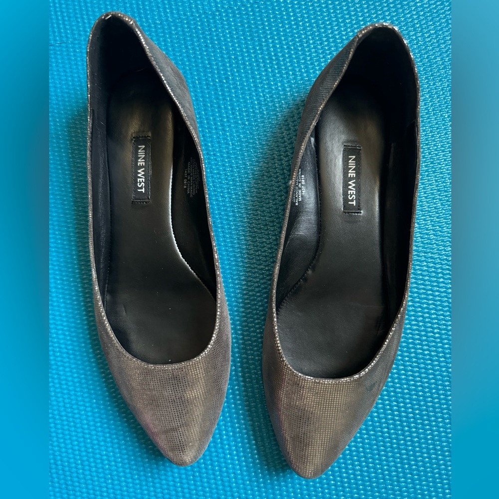 Nine West Onlee Black/Silver Leather Pointy Toe, Comfort Flats. Women's 8.5M